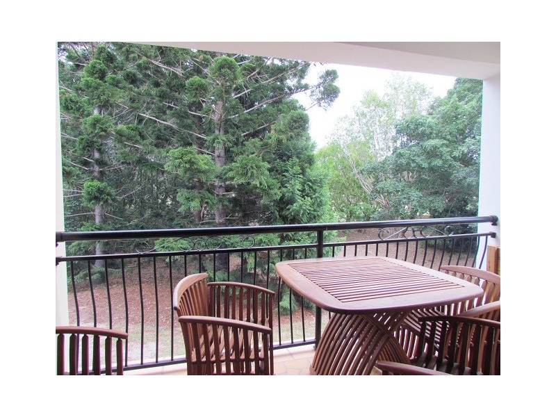 8864 Magnolia Drive East, Hope Island QLD 4212