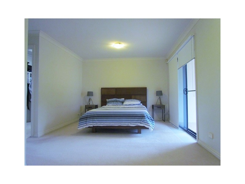 8864 Magnolia Drive East, Hope Island QLD 4212