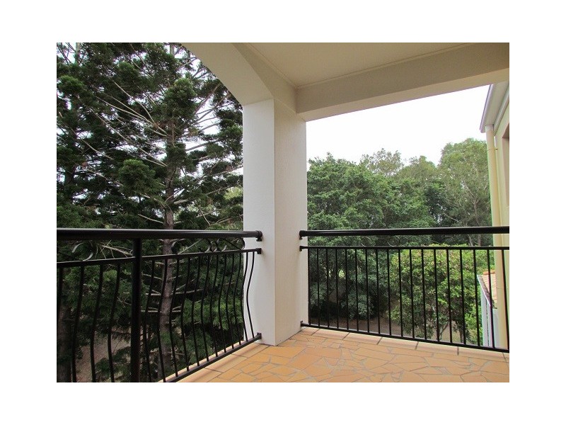 8864 Magnolia Drive East, Hope Island QLD 4212