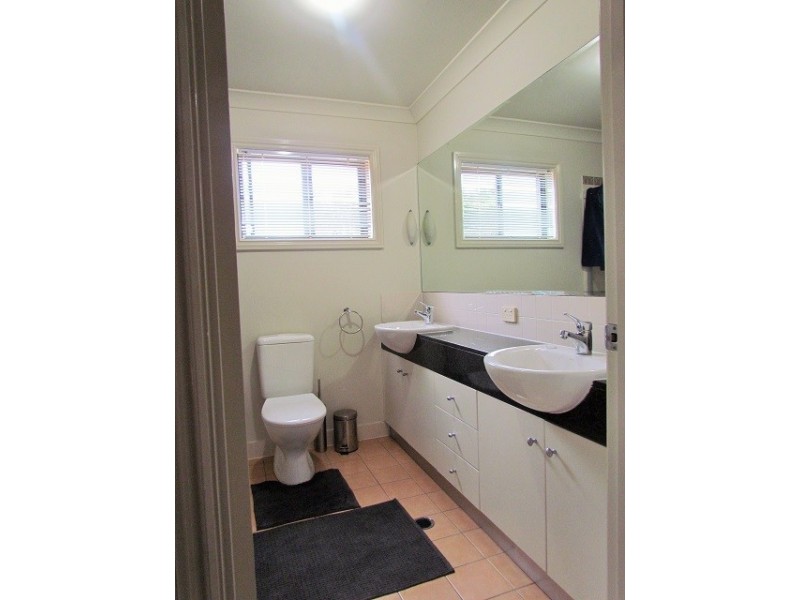 8864 Magnolia Drive East, Hope Island QLD 4212