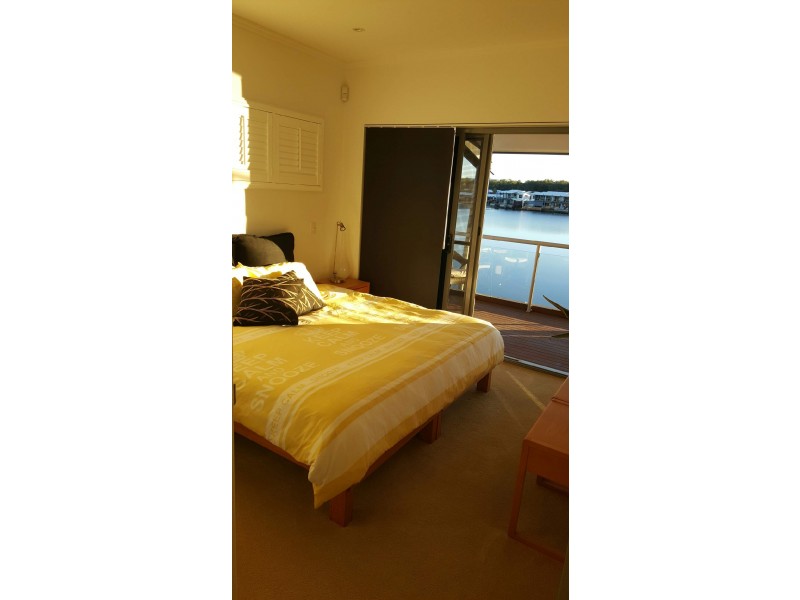 2/1 Manacor Place, Coombabah QLD 4216