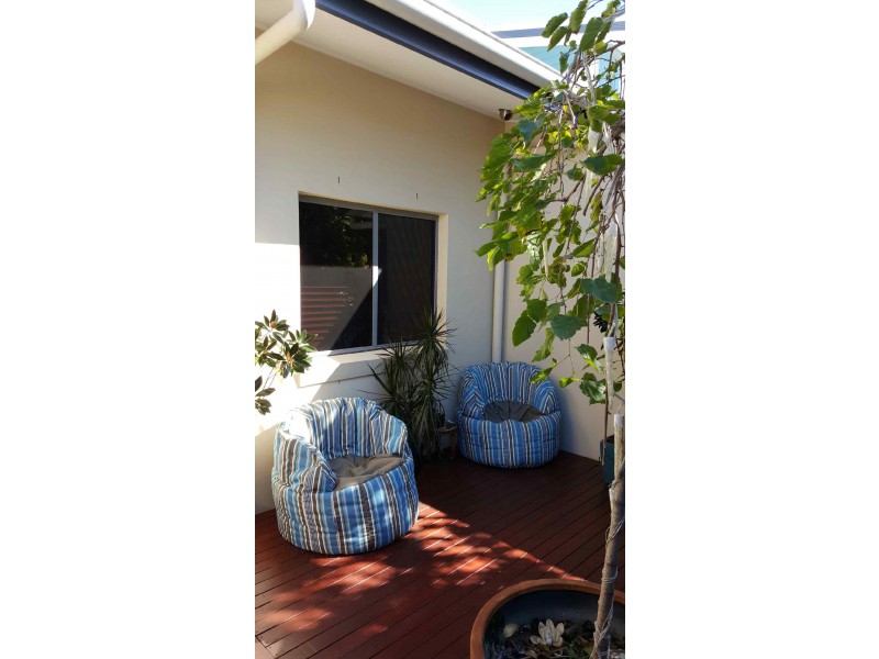 2/1 Manacor Place, Coombabah QLD 4216