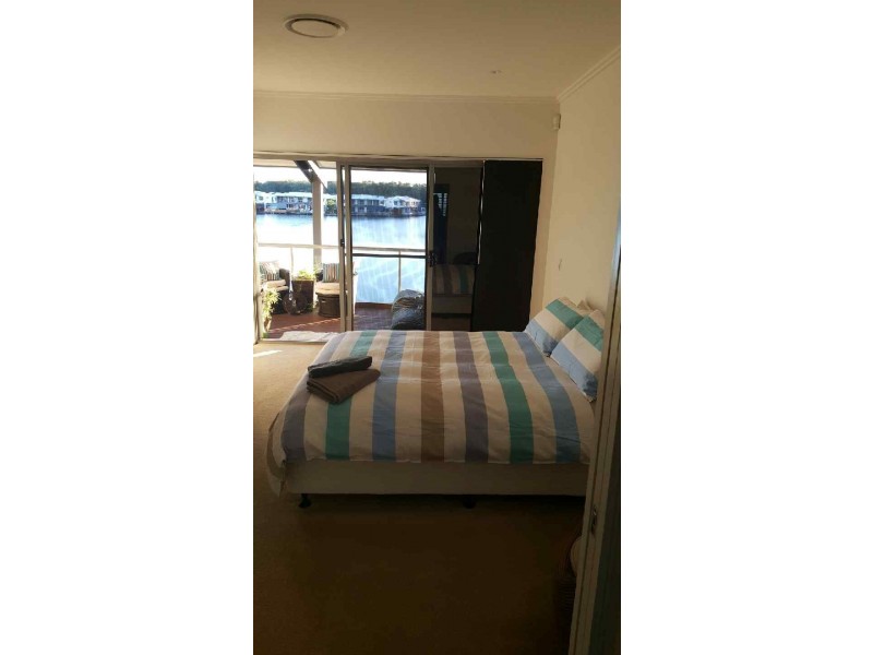 2/1 Manacor Place, Coombabah QLD 4216