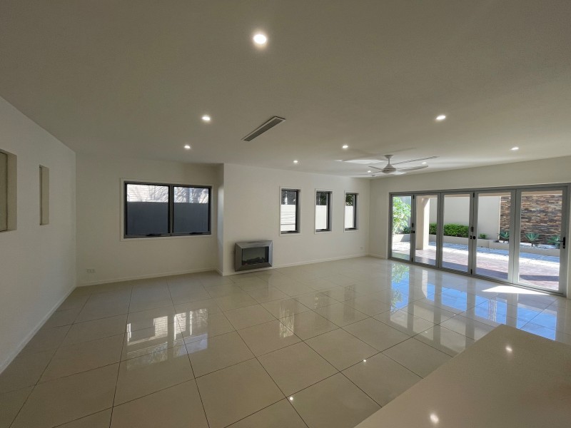 2/133 Falconer Street, Southport QLD 4215