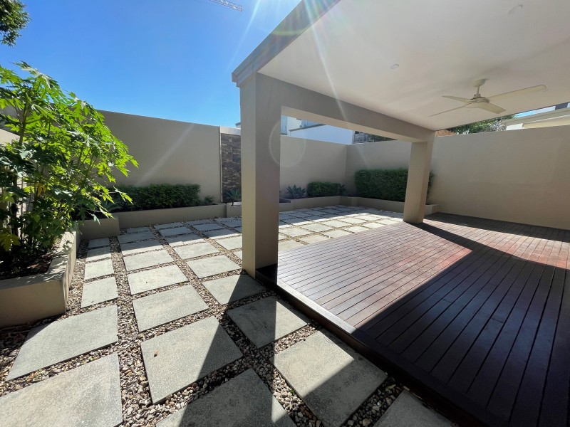 2/133 Falconer Street, Southport QLD 4215