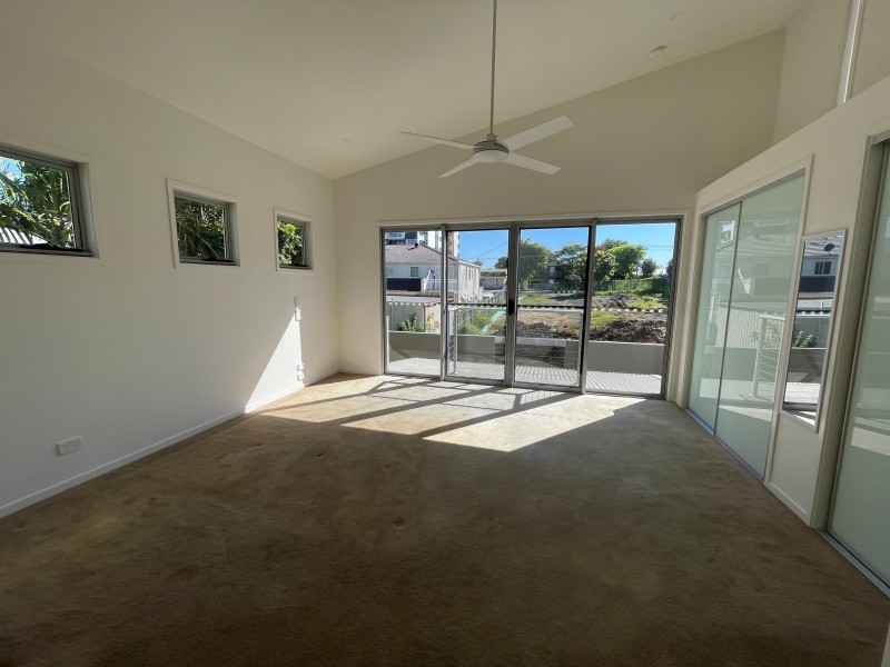 2/133 Falconer Street, Southport QLD 4215
