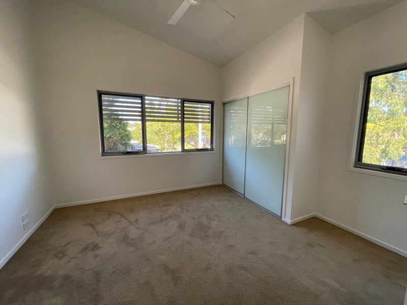 2/133 Falconer Street, Southport QLD 4215