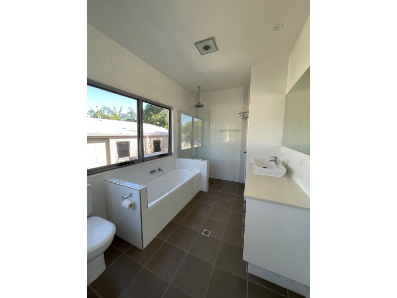 2/133 Falconer Street, Southport QLD 4215