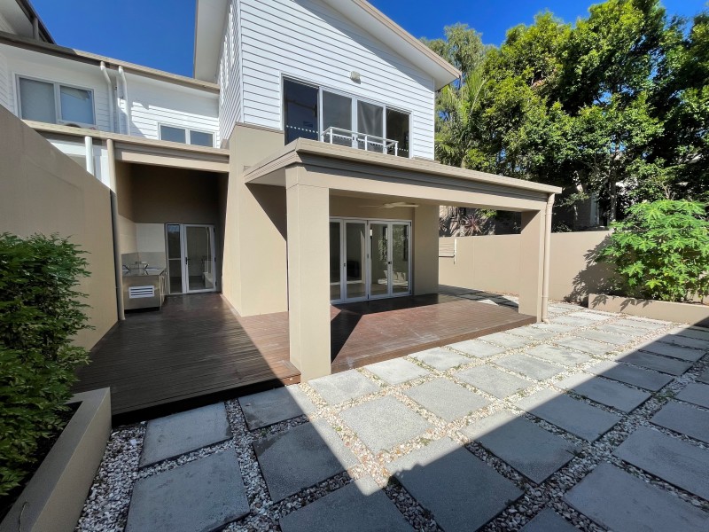 2/133 Falconer Street, Southport QLD 4215