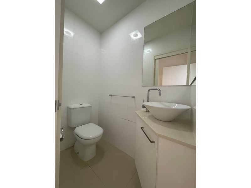 2/133 Falconer Street, Southport QLD 4215