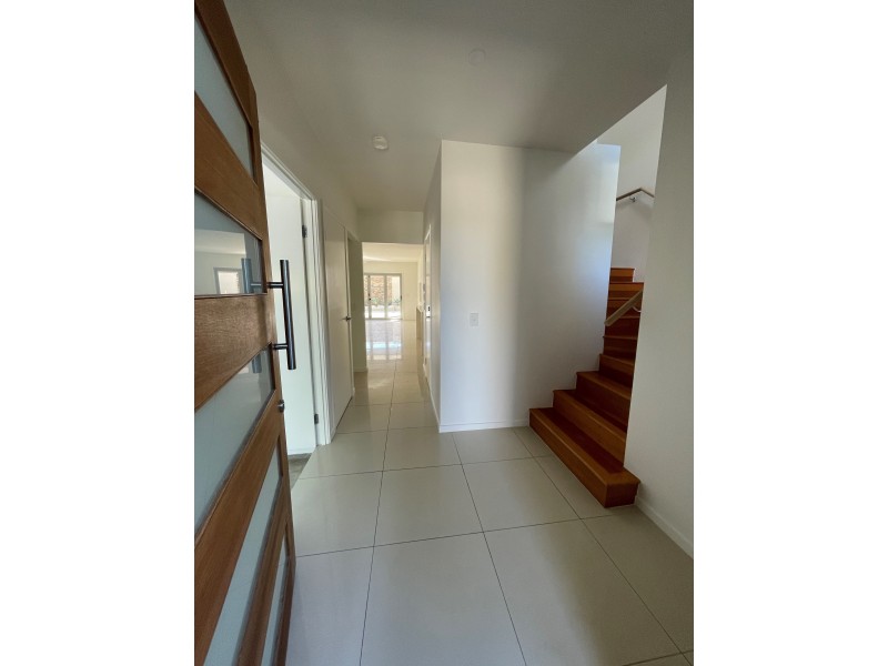 2/133 Falconer Street, Southport QLD 4215