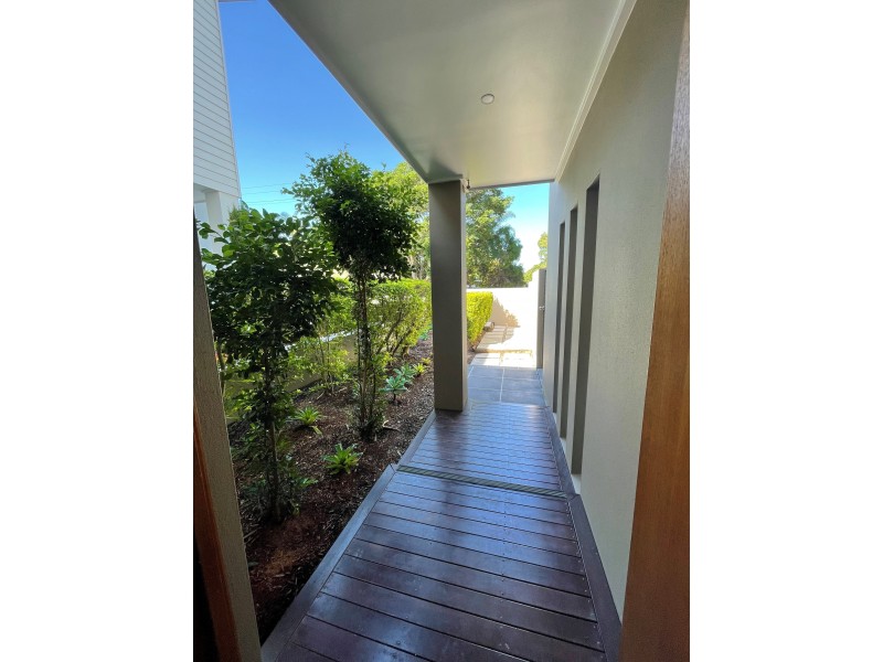 2/133 Falconer Street, Southport QLD 4215