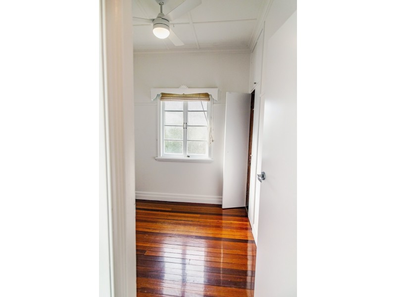 9 Noble st, Windsor QLD 4030