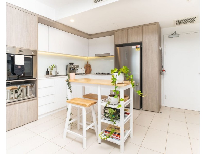 1048/123 Cavendish Road, Coorparoo QLD 4151