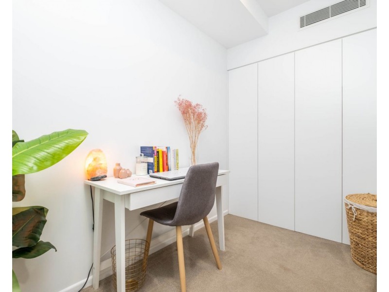 1048/123 Cavendish Road, Coorparoo QLD 4151