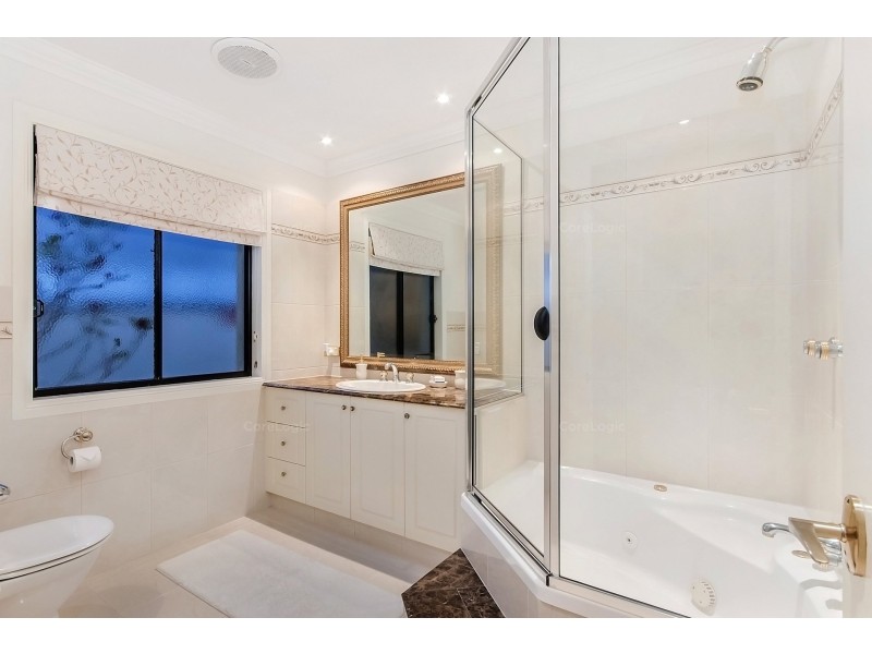 4 BOLLARD CIRCUIT, Clear Island Waters QLD 4226