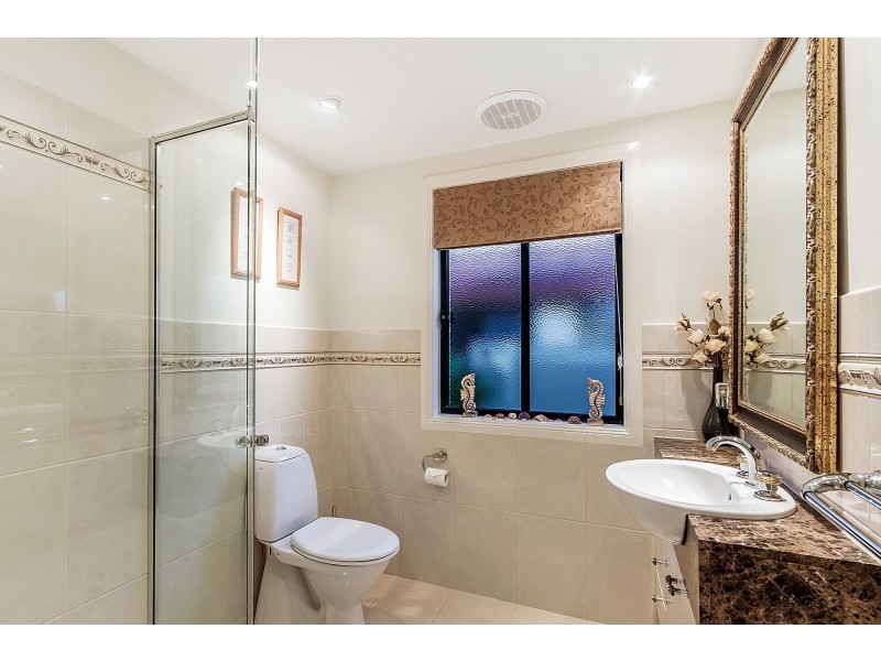 4 BOLLARD CIRCUIT, Clear Island Waters QLD 4226