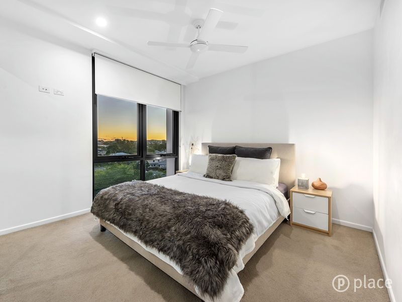 2049/123 Cavendish Road, Coorparoo QLD 4151