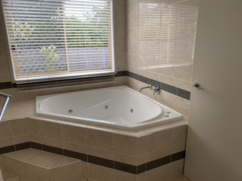 1 Lakes Entrance Drive, Springfield Lakes QLD 4300
