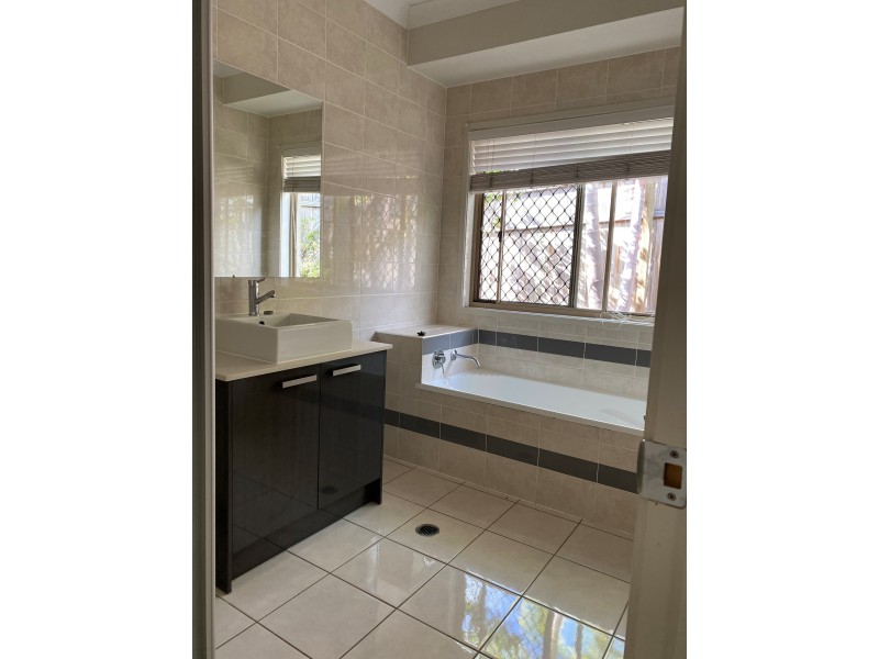 1 Lakes Entrance Drive, Springfield Lakes QLD 4300