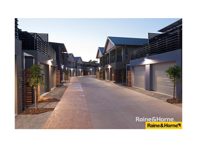 Two Livings/U63 / 123 Barrack Road, Cannon Hill QLD 4170