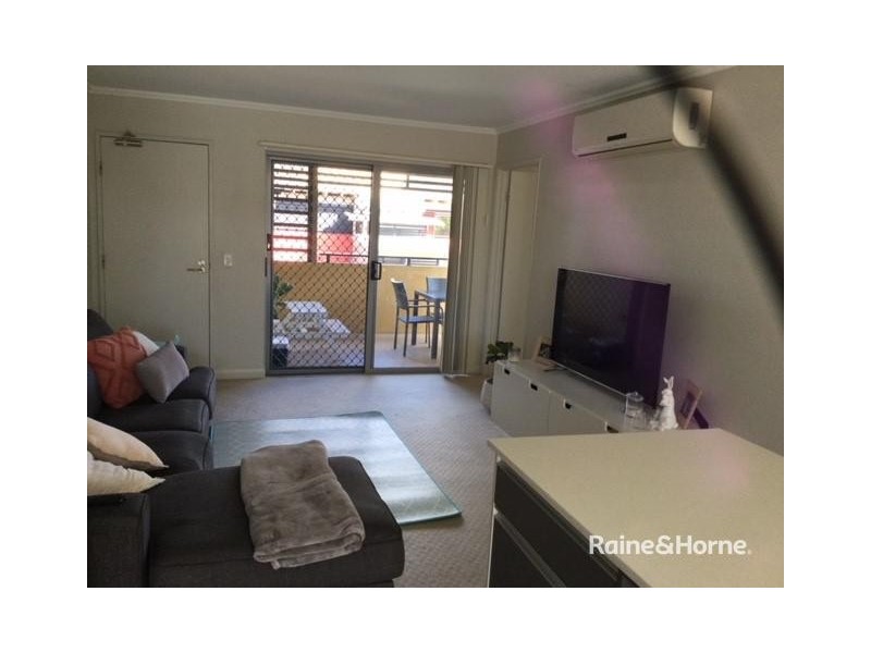 Two Livings/U63 / 123 Barrack Road, Cannon Hill QLD 4170