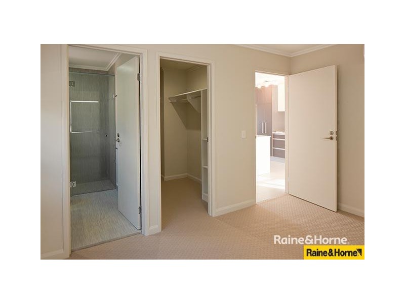 Two Livings/U63 / 123 Barrack Road, Cannon Hill QLD 4170