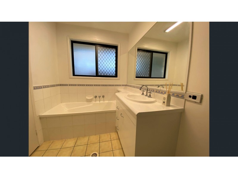 25 Batchworth Road, Molendinar QLD 4214