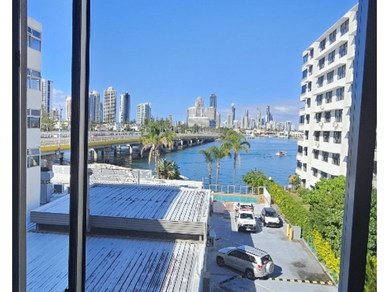 401/2 Barney Street, Southport QLD 4215