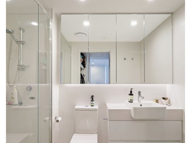 2067/123 Cavendish Road, Coorparoo QLD 4151