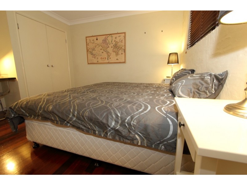 8A Challinor, Auchenflower QLD 4066