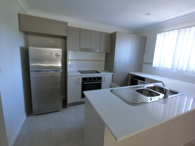 5/2 Lakes Entrance Drive, Springfield Lakes QLD 4300