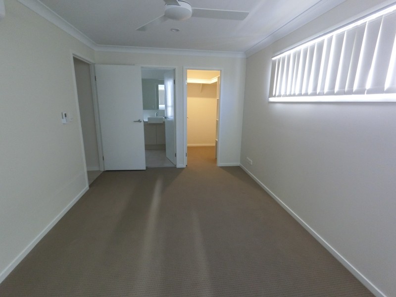 5/2 Lakes Entrance Drive, Springfield Lakes QLD 4300
