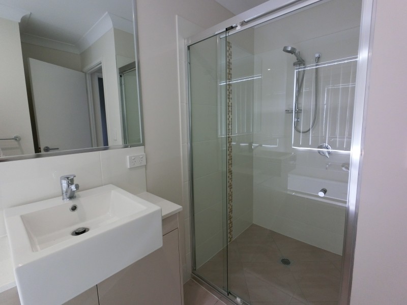 5/2 Lakes Entrance Drive, Springfield Lakes QLD 4300