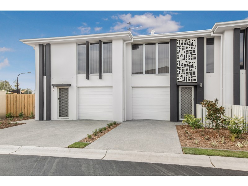 8/188 Gainsborough Drive, Pimpama QLD 4209