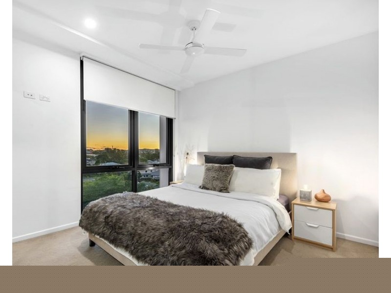 2089/123 Cavendish Road, Coorparoo QLD 4151