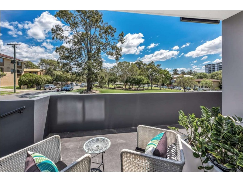 2/37 Norman Drive, Chermside QLD 4032
