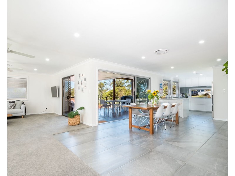 42 Parasol Street, Ashmore QLD 4214