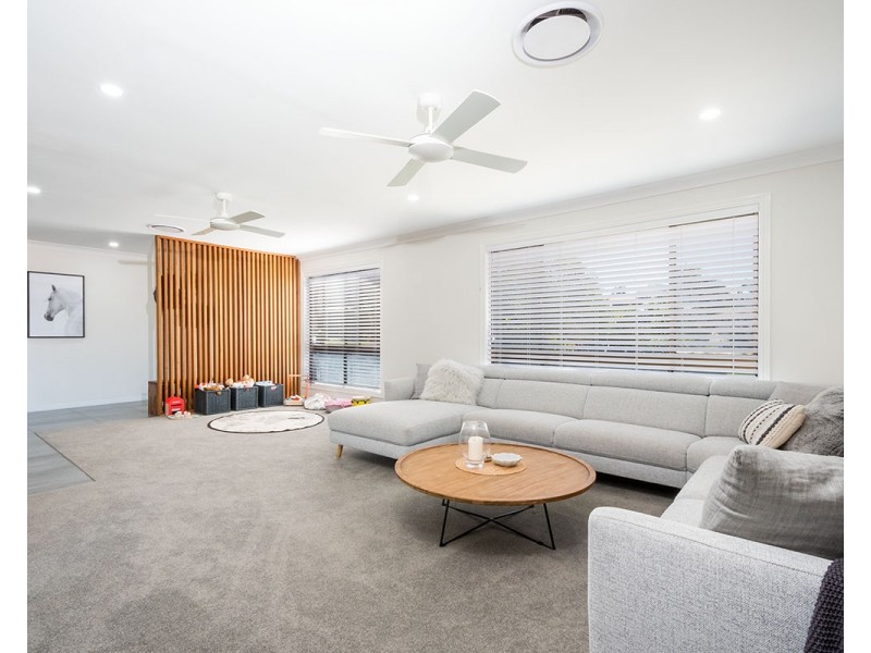 42 Parasol Street, Ashmore QLD 4214