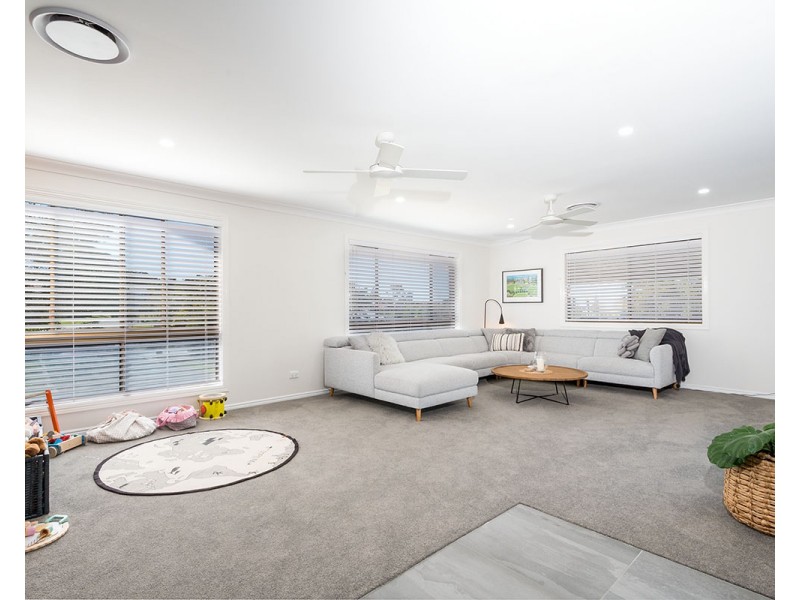 42 Parasol Street, Ashmore QLD 4214