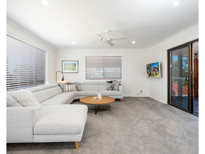 42 Parasol Street, Ashmore QLD 4214
