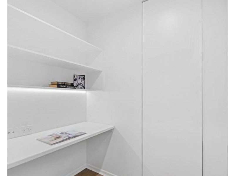 2075/123 Cavendish Road, Coorparoo QLD 4151