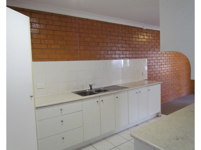 2/11 Newtown Street, East Ipswich QLD 4305