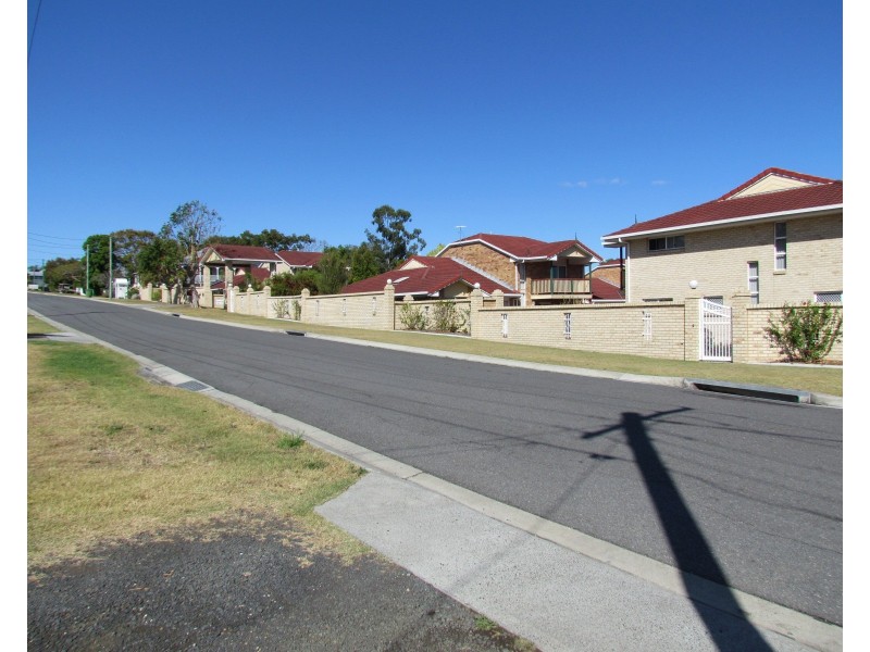 2/11 Newtown Street, East Ipswich QLD 4305