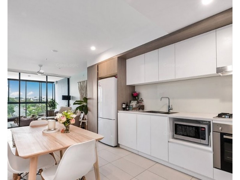 2031/123 Cavendish Road, Coorparoo QLD 4151