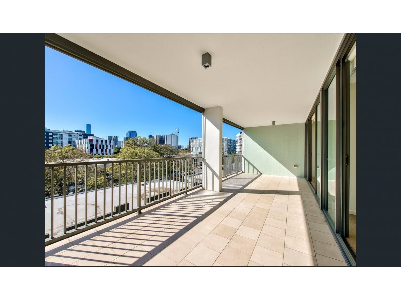 245/8 Musgrave Street, West End QLD 4810
