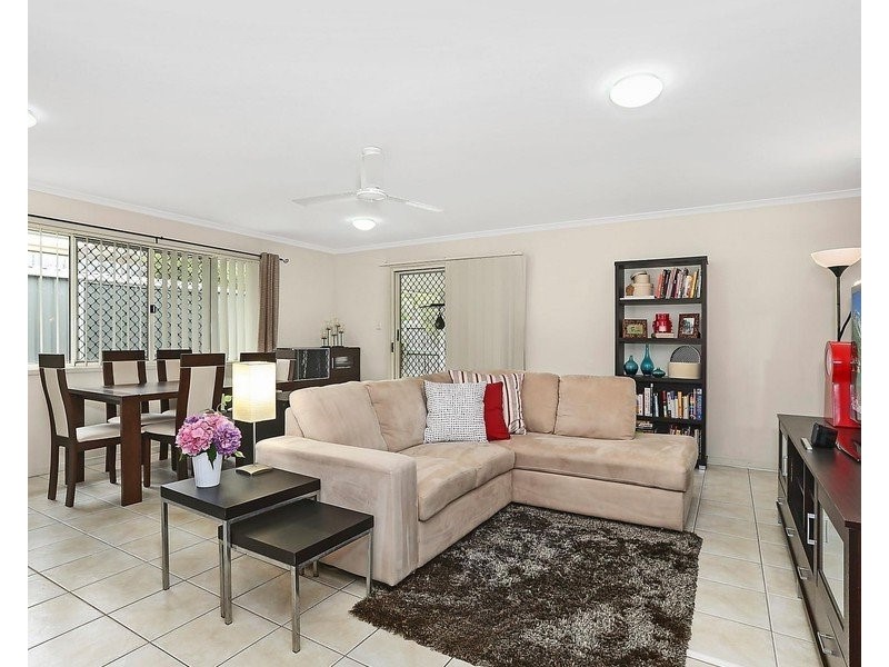 2/21 Tripcony Place, Wakerley QLD 4154