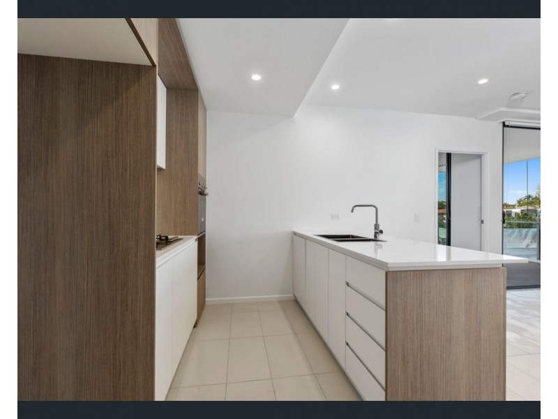 1034/123 Cavendish Road, Coorparoo QLD 4151