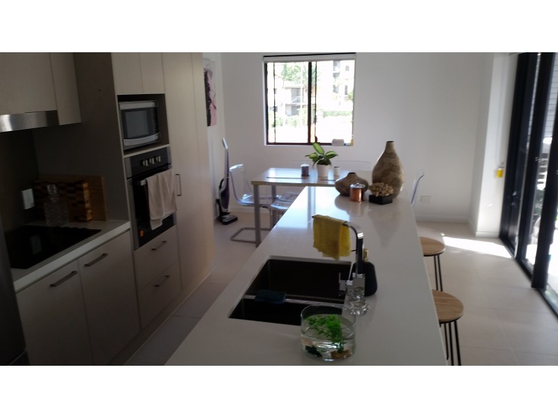 8/11 Andrews St, Southport QLD 4215
