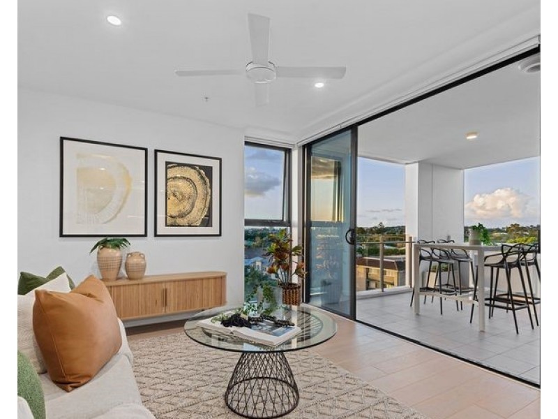 2106/123 Cavendish Road, Coorparoo QLD 4151